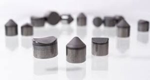 What is the optimal PDC cutter design for different drilling conditions in oil and gas extraction?